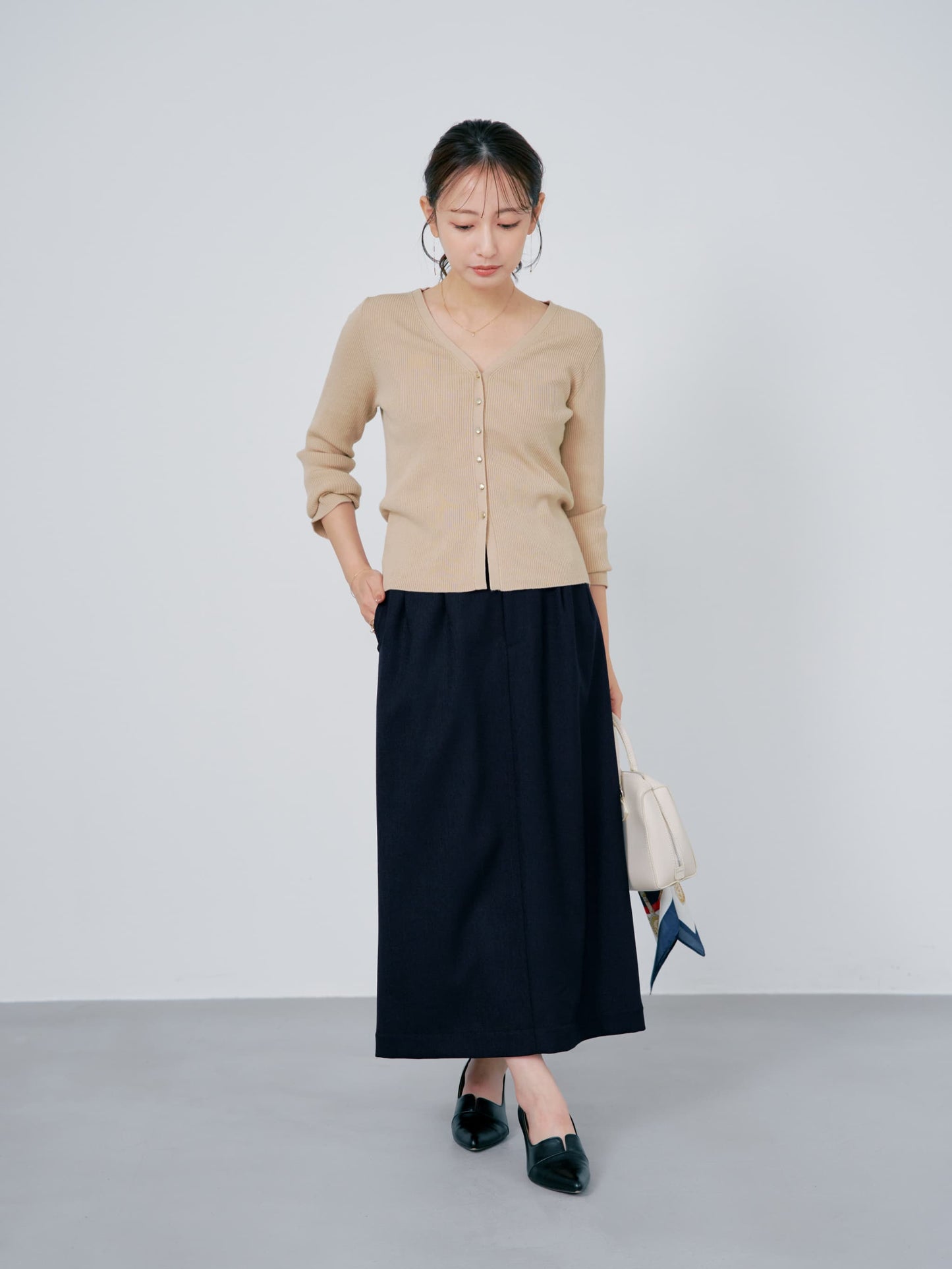 シルキーコットンゴールドボタンニットカーディガン　[通常]