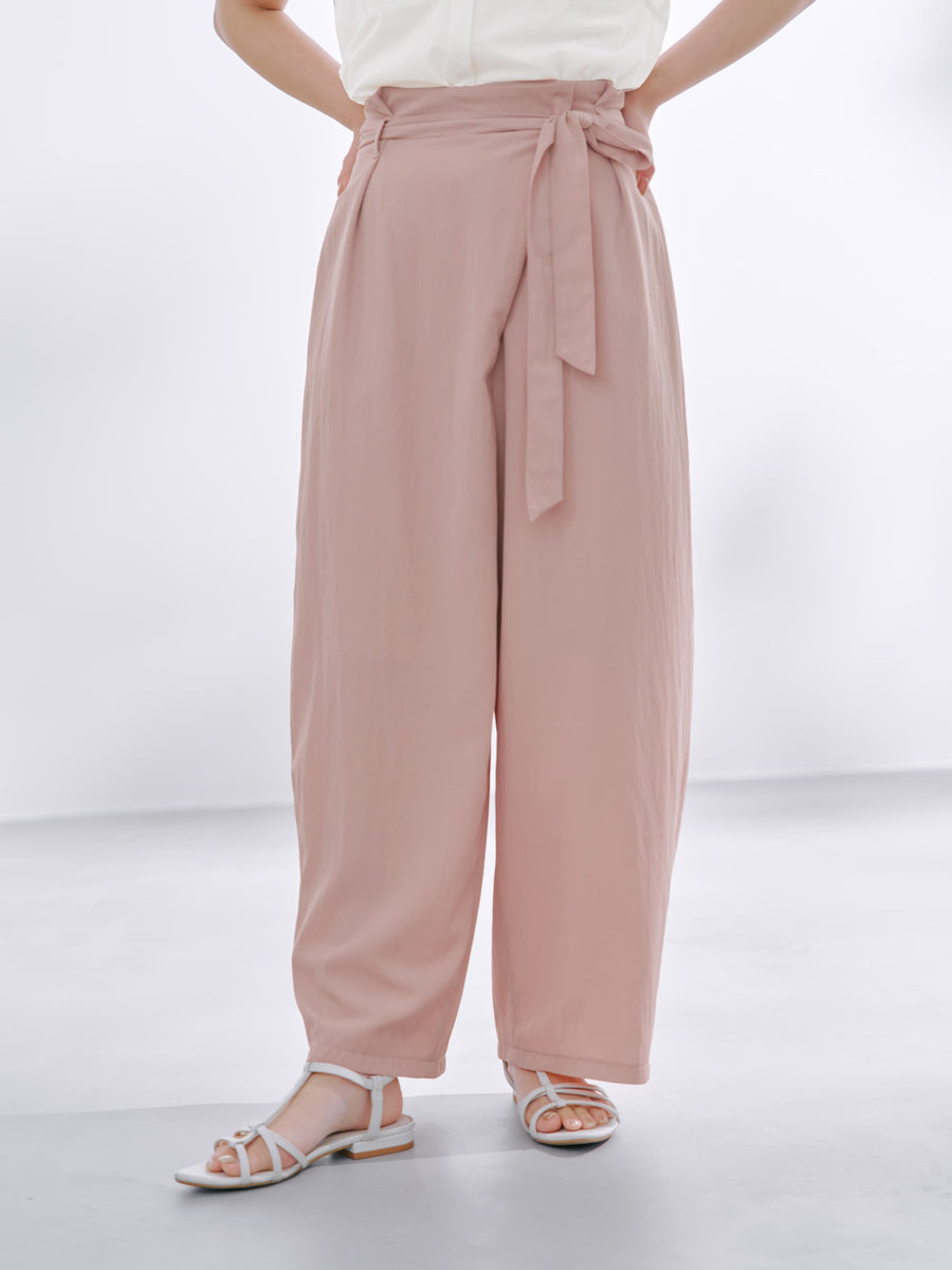 149cm | B:77 W:60 H:83 股下:68.5 | regular-XS着用