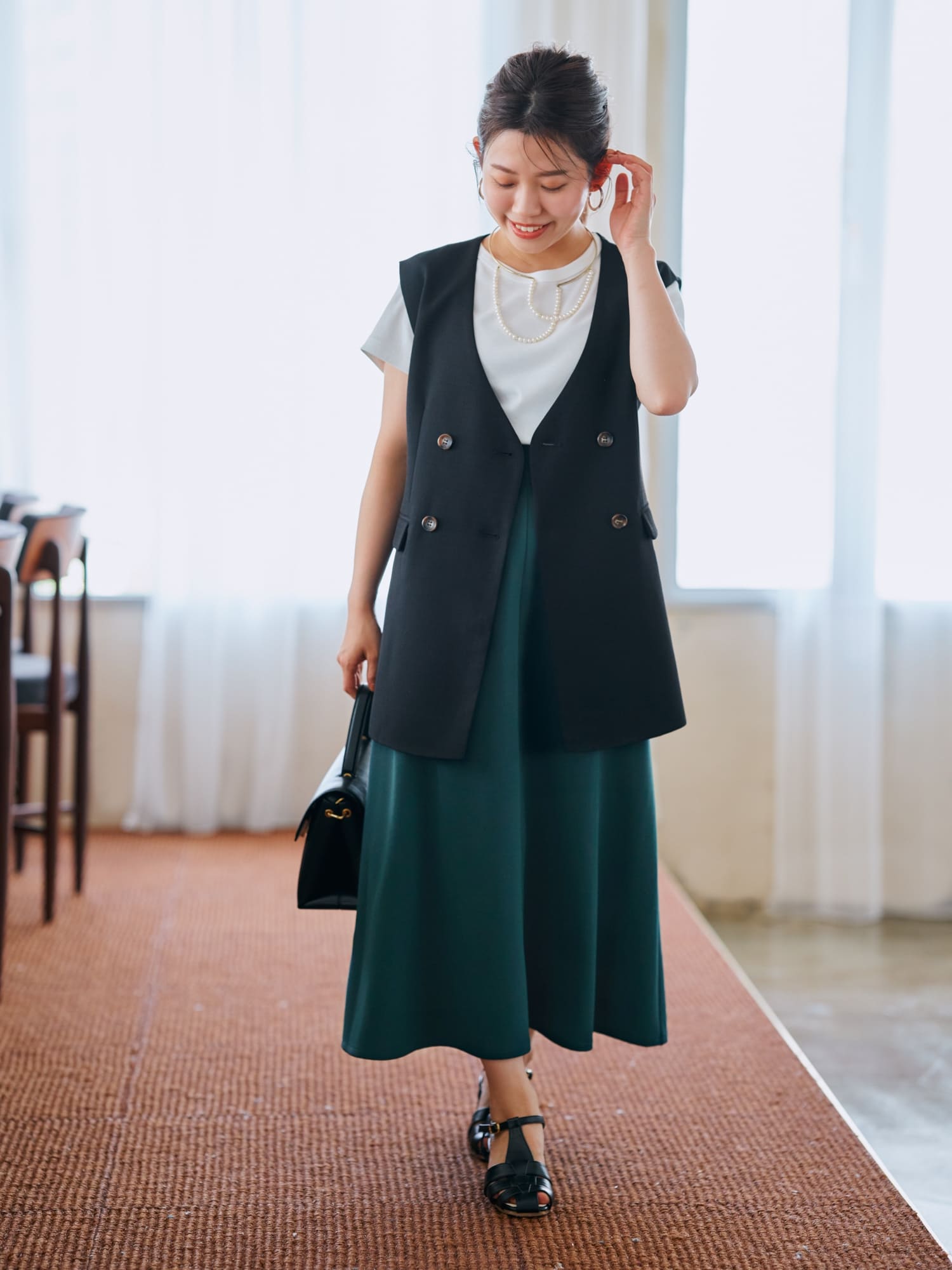 リネンライクバックタックジレ | 小柄・低身長女性向けファッション 