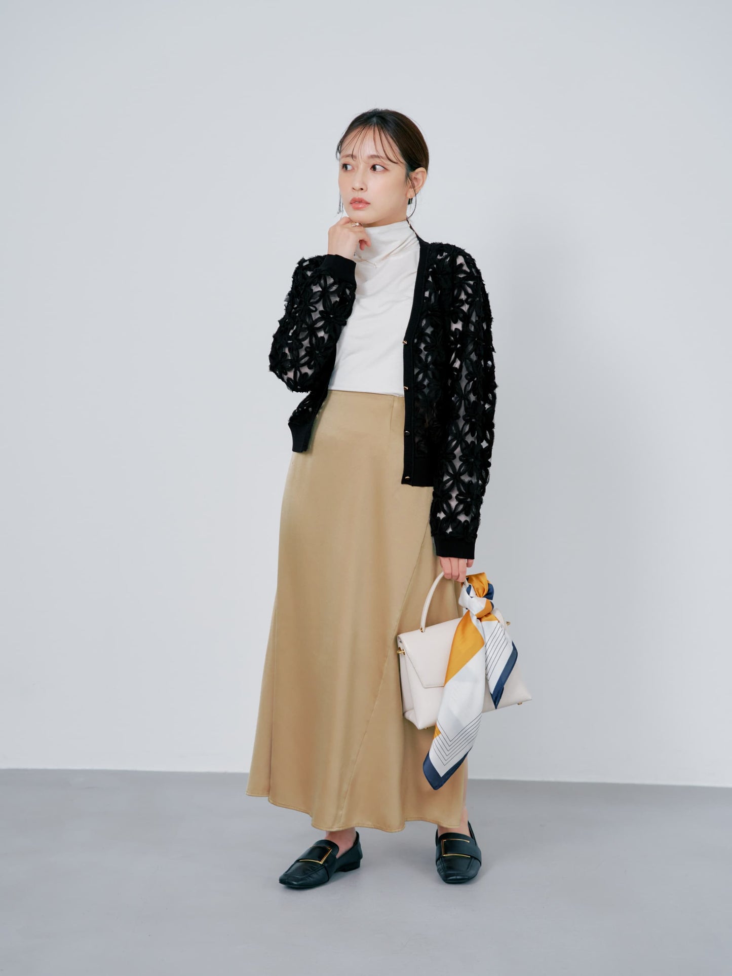 フラワーエンブロイダリーカーディガン　[通常]