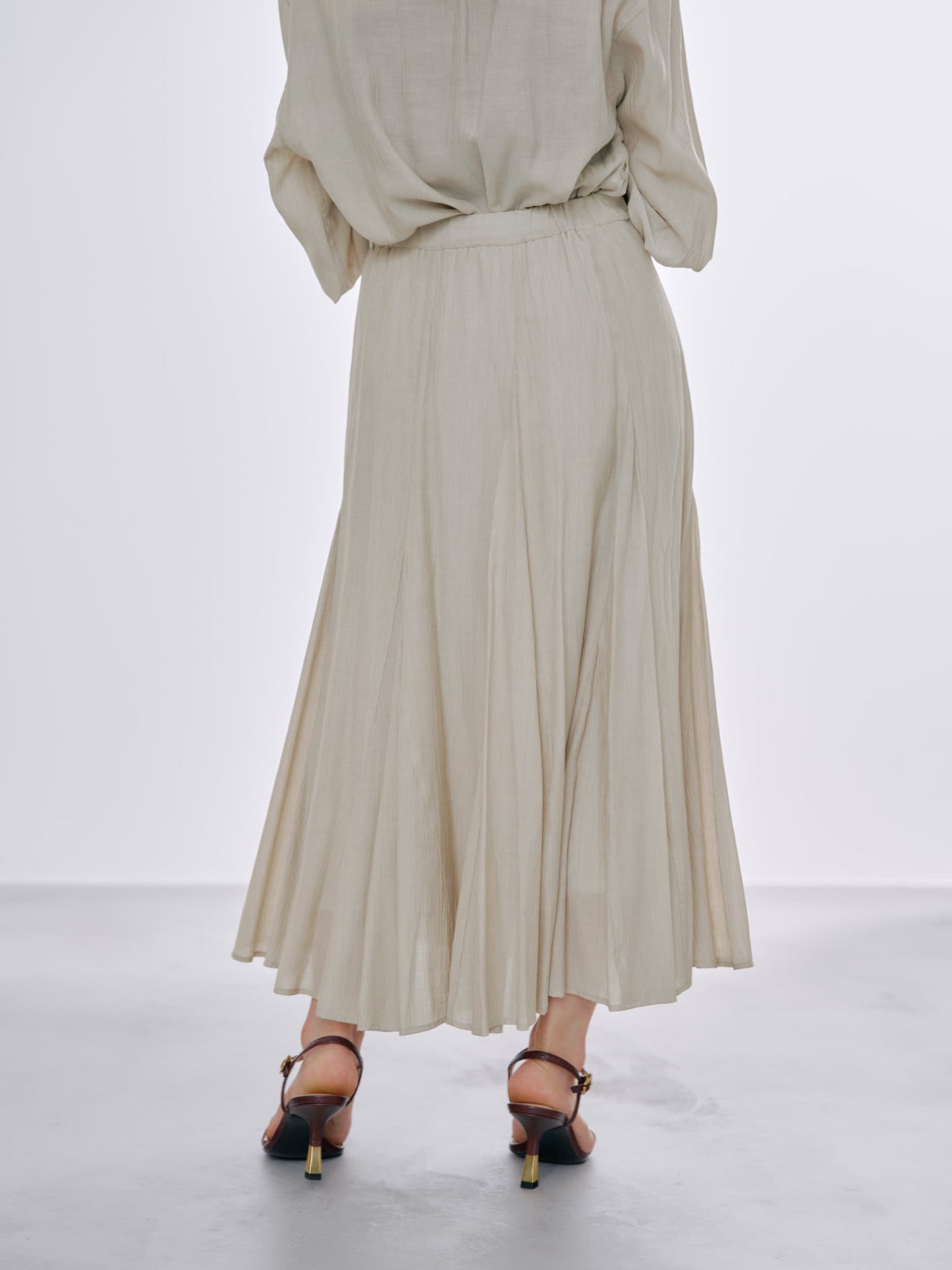 143cm | B:73 W:60 H:81 股下:65  | short-XS着用