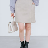 ライトベージュ