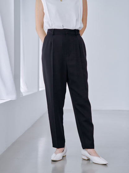 149cm | B:77 W:60 H:83 股下:68.5 | regular-XS着用 (ブラック)