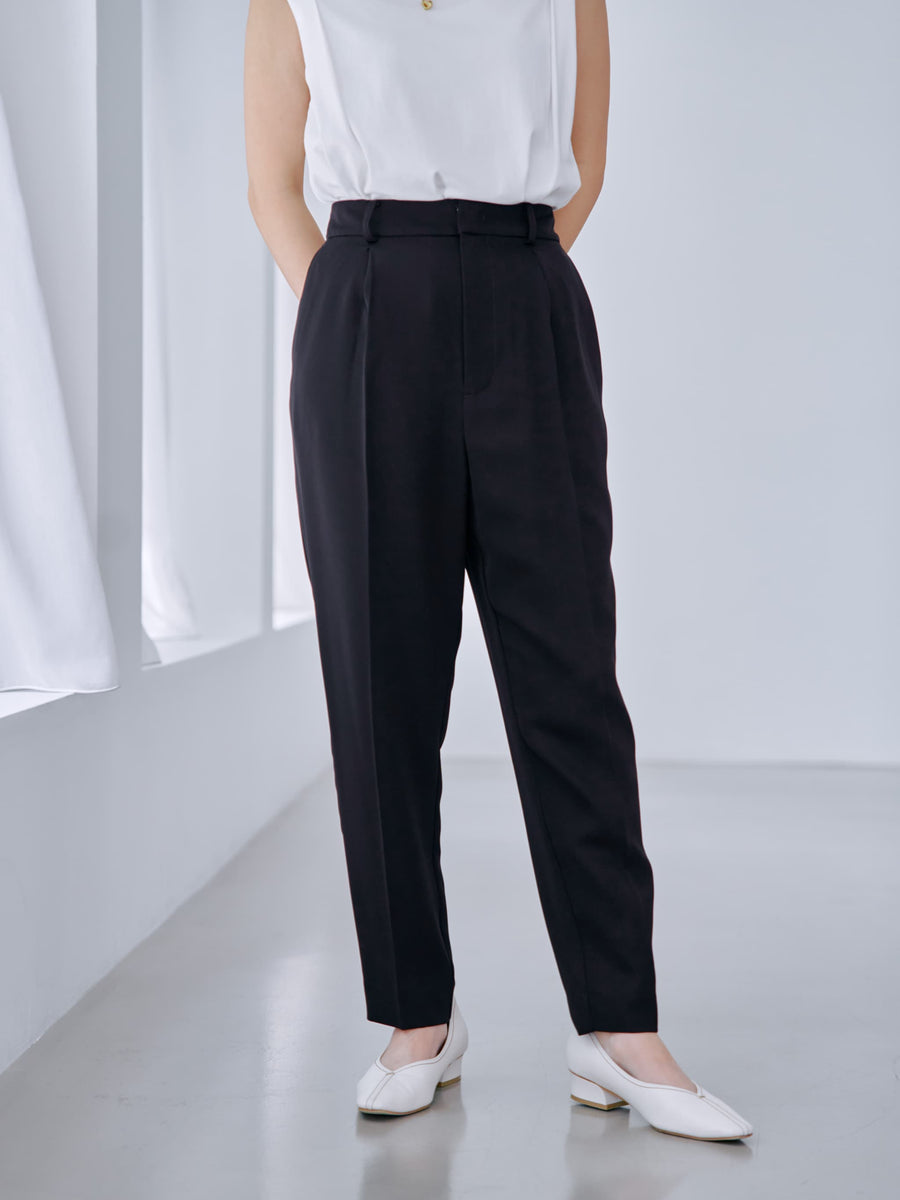 149cm | B:77 W:60 H:83 股下:68.5 | regular-XS着用 (ブラック)