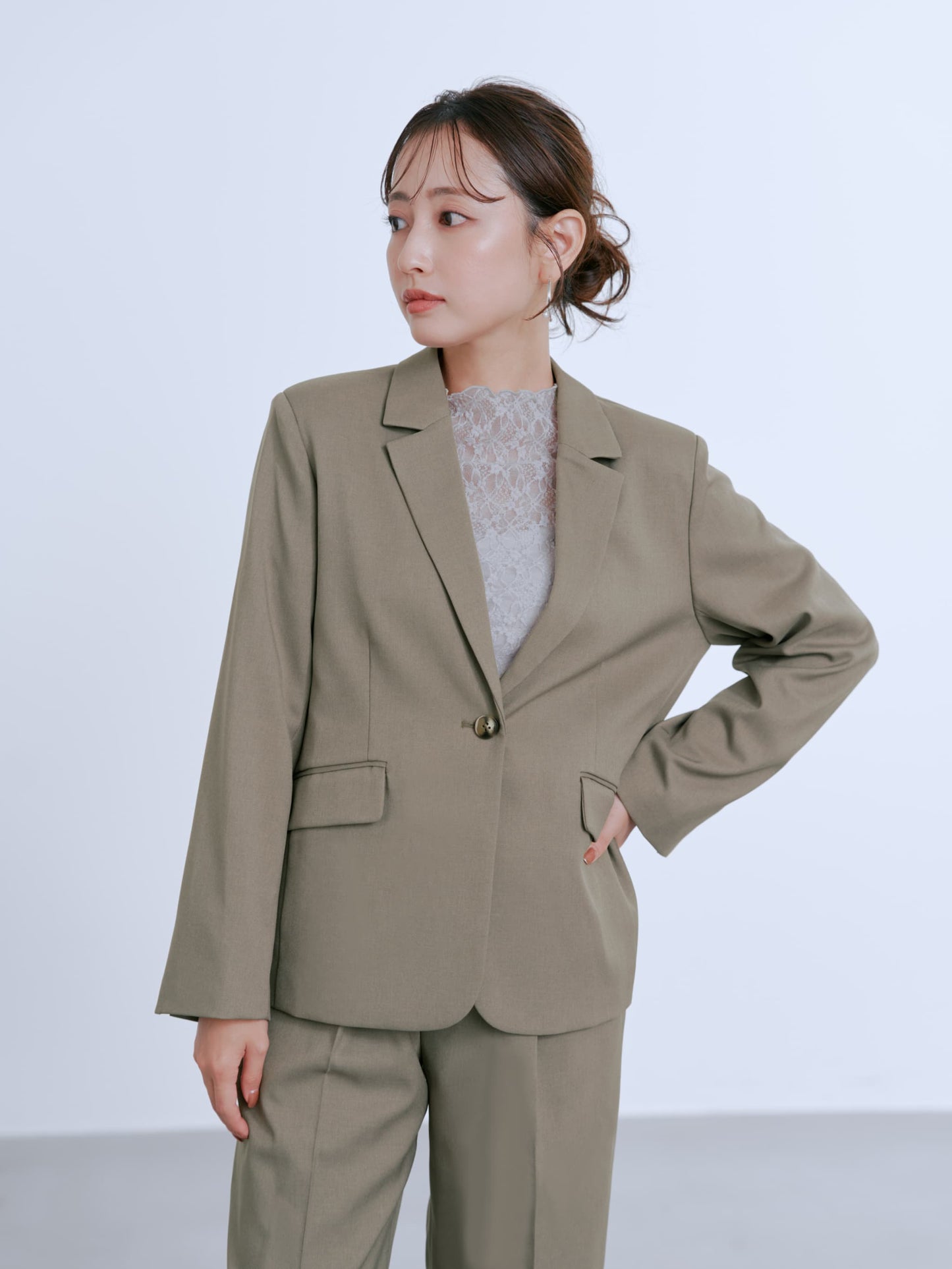 149cm | B:77 W:60 H:83 股下:68.5 | ワンサイズ着用