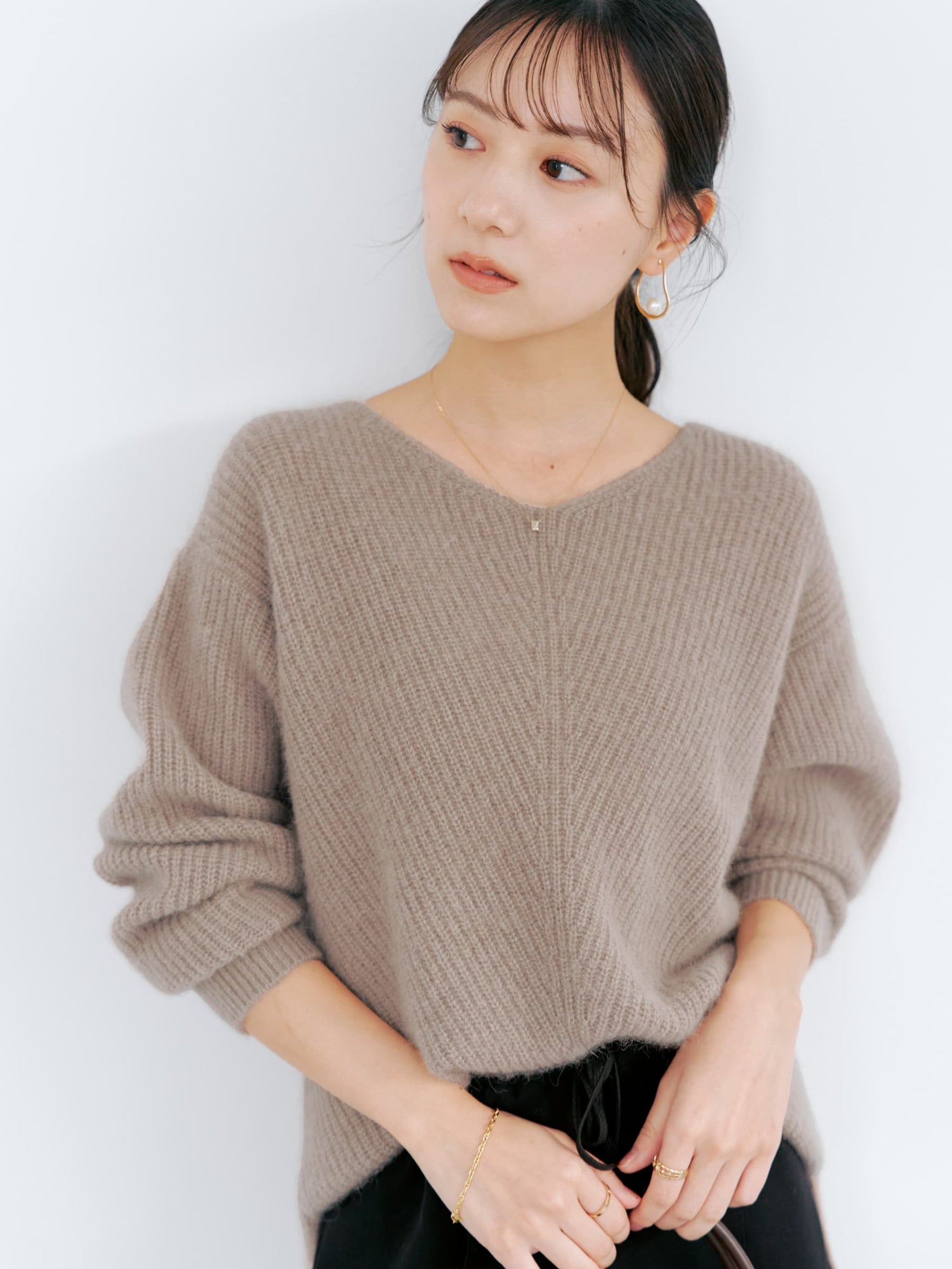 フォックスアンゴラVネックパターン柄ニット | 小柄・低身長女性向け