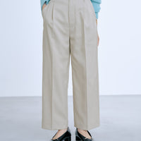 ライトベージュ