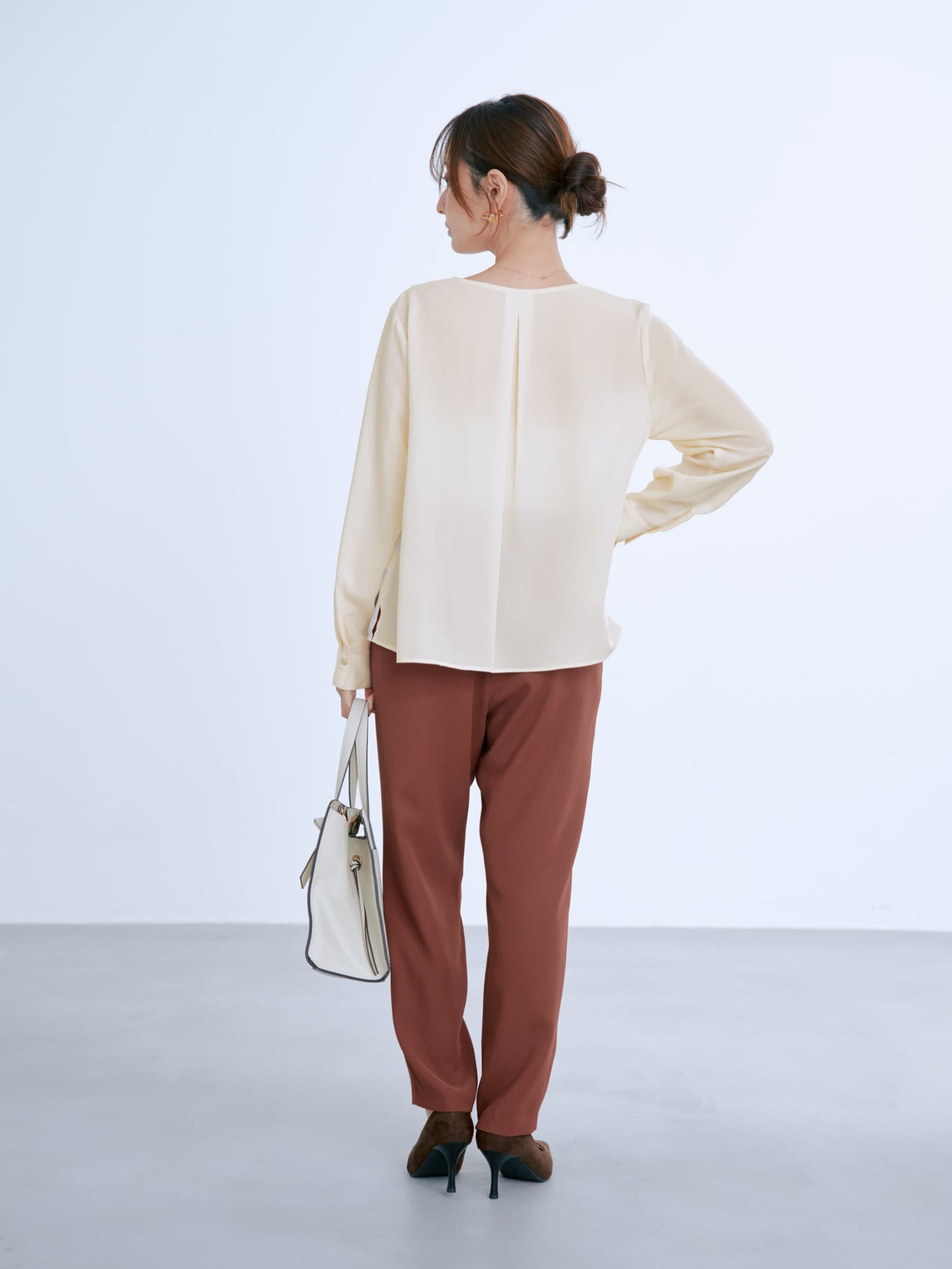 ラッフルカラーデザインブラウス　[通常]