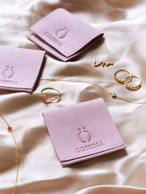 ※COHINAオリジナルロゴをあしらったアクセサリーポーチが付属いたします。