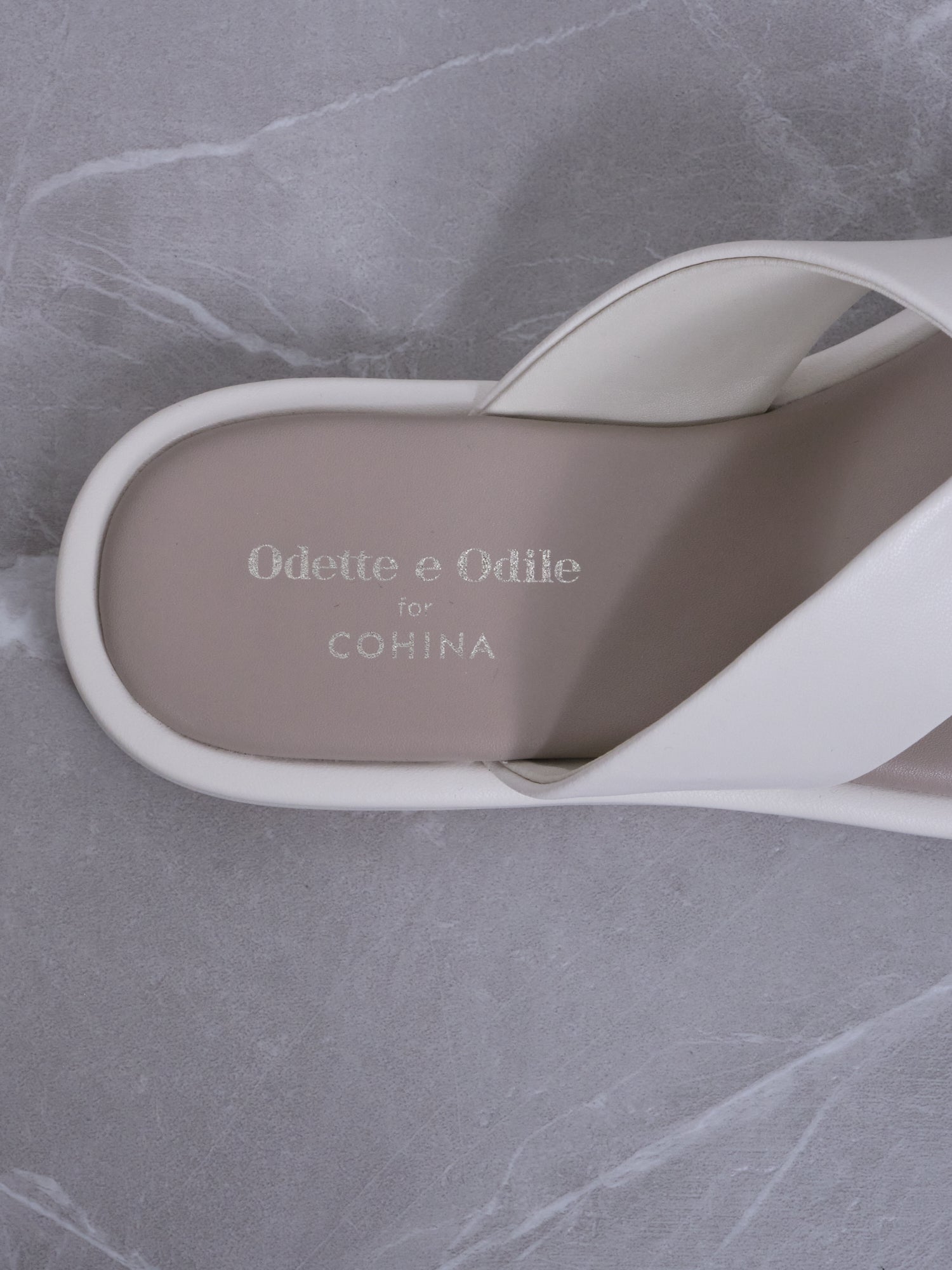 Odette e Odile for COHINA トングサンダル | 小柄・低身長女性向け